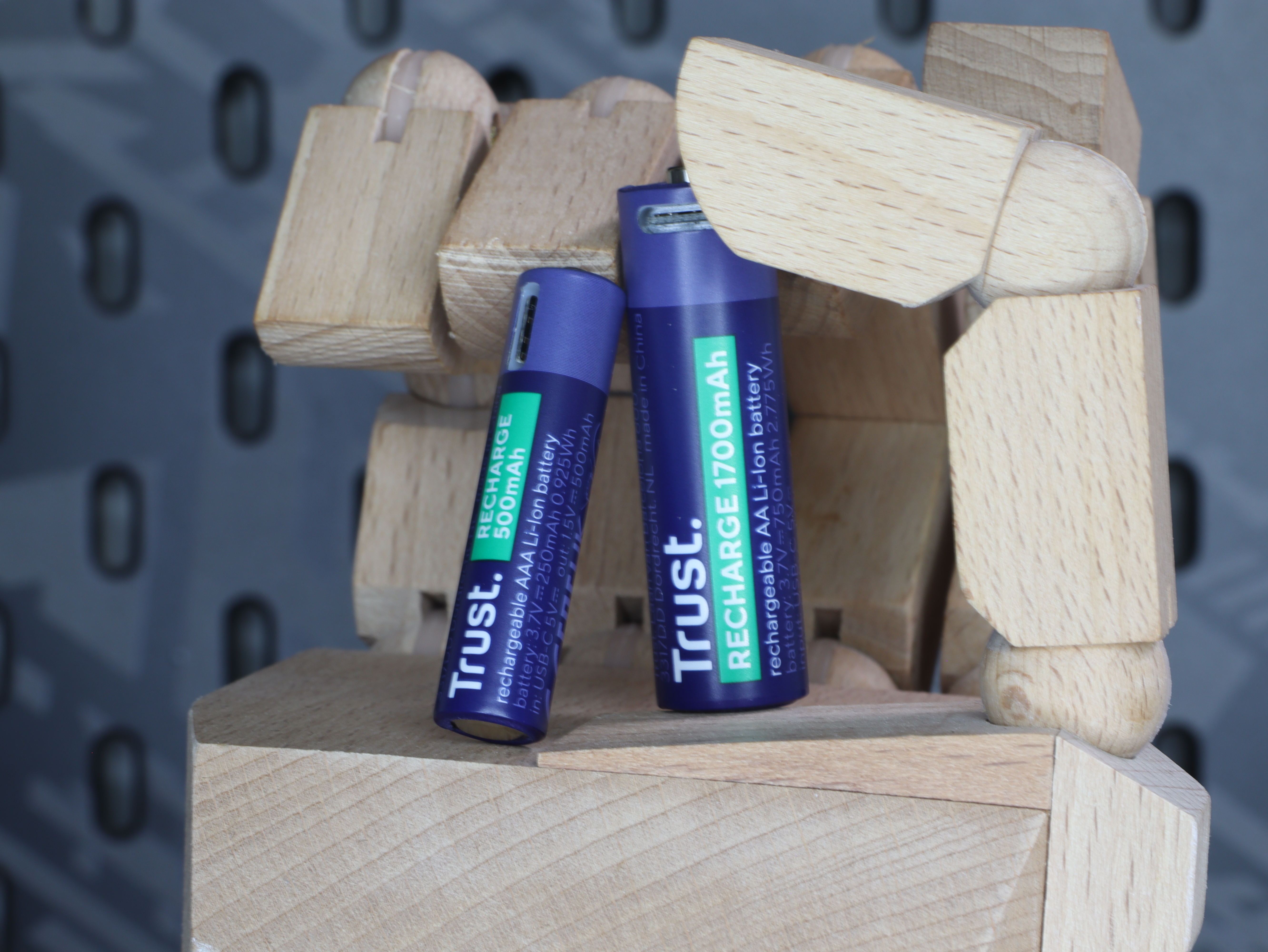Trusts rechargeable hurtig 800 opladning 4-pak miljø USB-C batterier genopladelige.JPG